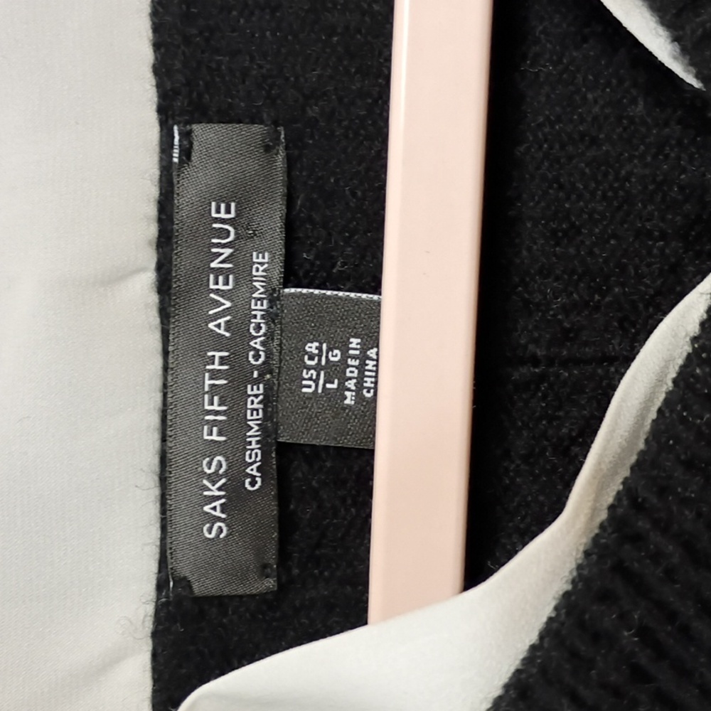 Black Cashmere Sweater with White Layered Hem.Size l.New Condition - Picture 2 of 2